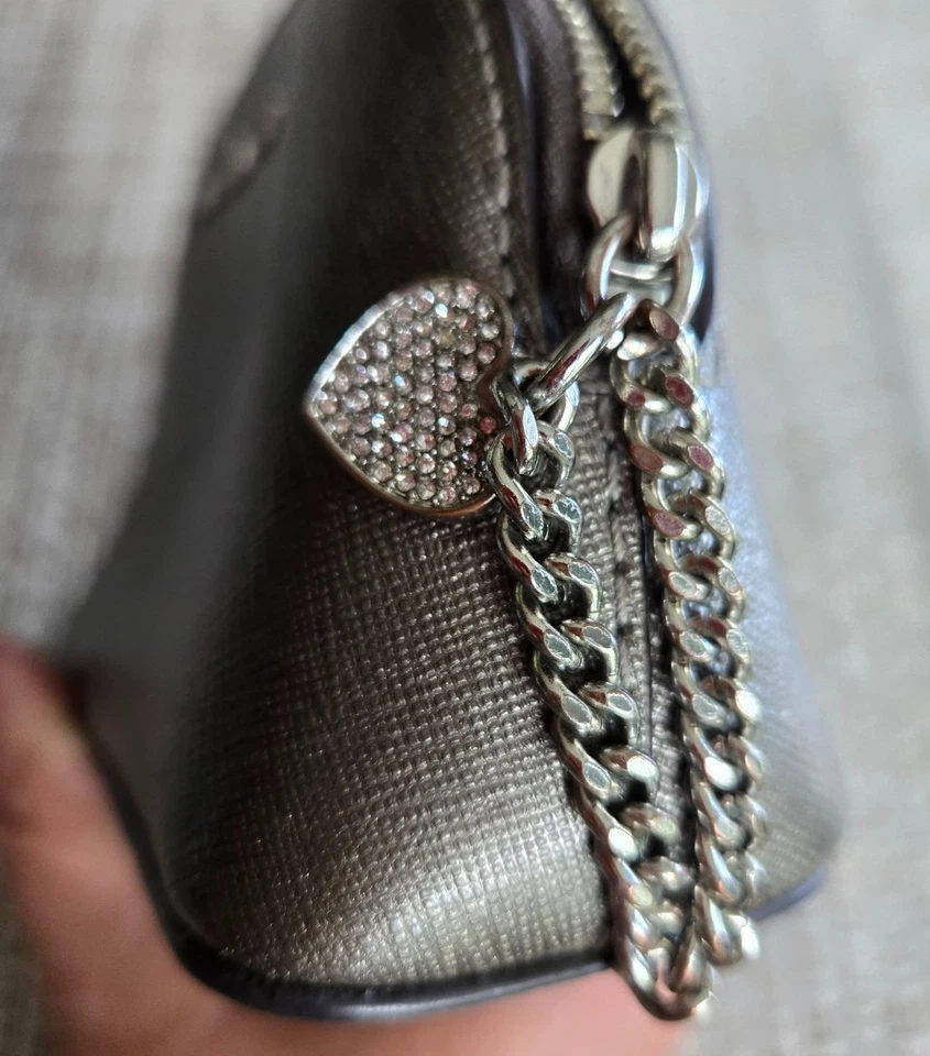 Bolso pequeño Michael Kors novedad de viaje de cuero plateado Foto 3 de 4