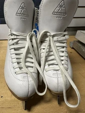 Jackson Classic 200/Girls Figure Ice Skates (SIZE 3)