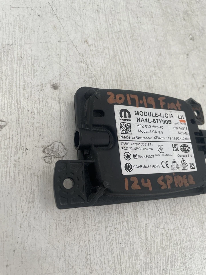 Fiat 124 Spider 2017 2018 2019 sensor de monitor de punto ciego NA4L-67Y90B fabricante original usado LT Foto 4 de 4