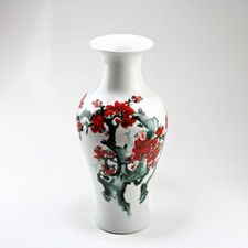 Chinesische Porzellan-Vase "Pflaumenbl&uuml;te" formsch&ouml;ne Bodenvase handbemalt bunt