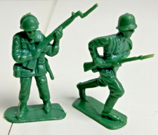 2 Vintage Army Men Green Plastic Military Toy Soldiers Lot Set
