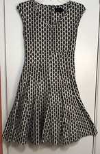 JUST TAYLOR Women’s size 2 Sleeveless beige & black Fit Flare Stretch Dress