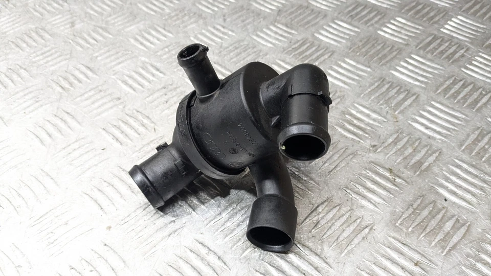 CARCASA TERMOSTATO VOLKSWAGEN TIGUAN 5N MK1 2.0 TDI CFFB - CFF DIÉSEL 2011 Foto 3 de 4