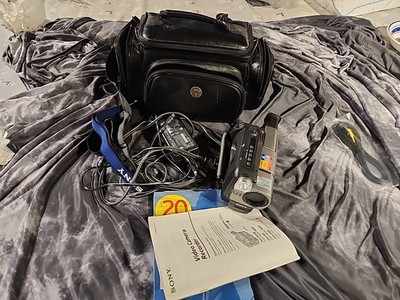  Sony Handycam CCD-TRV37 8mm Hi-8 Camcorder With Bag  TESTED WORKS 