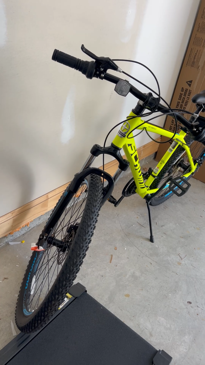 SCHWINN HIGH TIMBER MOUNTAIN BIKE FOR ADULT YOUTH, 24 TO 29