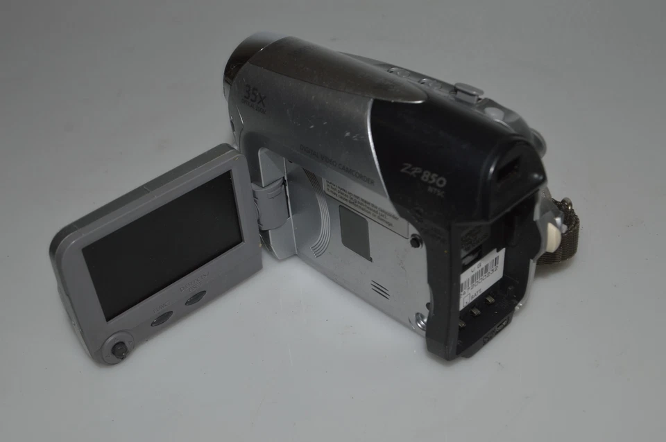 ^^ CANON DIGITAL VIDEO CAMCORDER ZR850 NTSC (LBN44) - Image 2 of 3