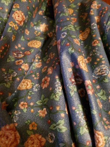 CORNFLOWER BLUE FLORAL COTTON MINI PRINT 3 YRD REMNANT HOME DECOR FABRIC - Picture 3 of 3