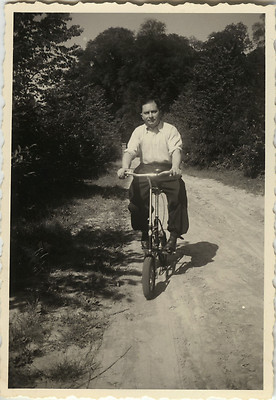 OLD PHOTO - VINTAGE SNAPSHOT - WEIRD BIKE FUNNY BICYCLE - BIKE FUNNY 1