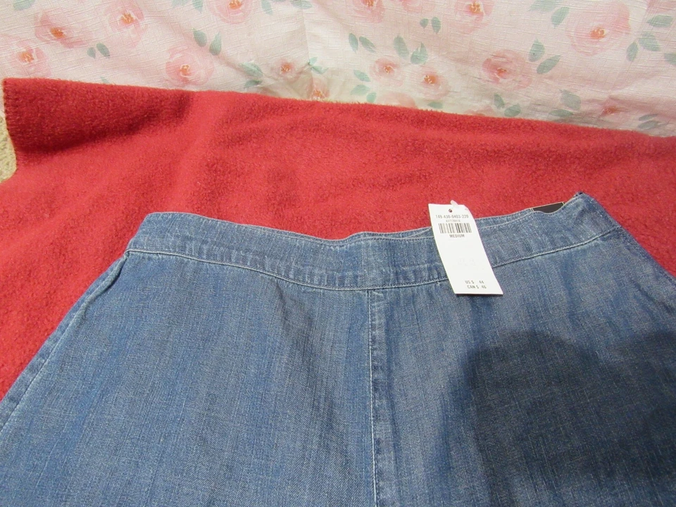 ABERCROMBIE & FITCH, NEW JUNIOR'S BLUE COTTON BL NO POCKET SIZE ZIP SHORTS, SZ M - Image 2 of 4