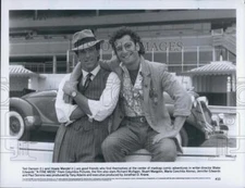 1986 Press Photo Ted Danson & Howie Mandel Star In A Fine Mess - DFPG50733