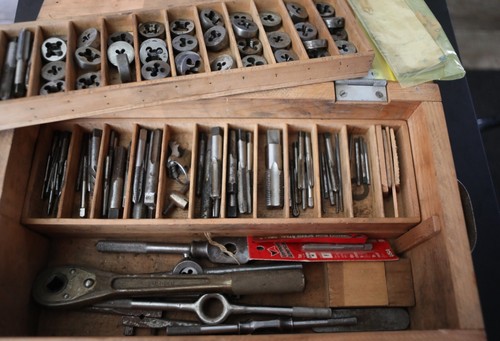 OLD MIX SET USA Hanson handlich + Handwerker + GTD anderes Wasserhahn & Stanzset GROSSES Holzkoffer