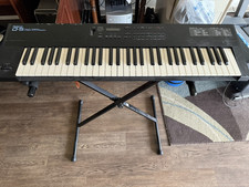 Roland D-5 Multi Timbral Linear Synthesizer 61 Keys, Excellent condition