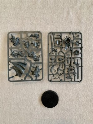 Games Workshop Warhammer 40K Space Marine Captain in Gravis Rüstung
