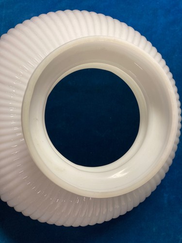 Vintage NEW White Ribbed Glass Lamp Shade, Aladdin, B&H, Rayo with a 10" Fitter - Picture 3 of 3