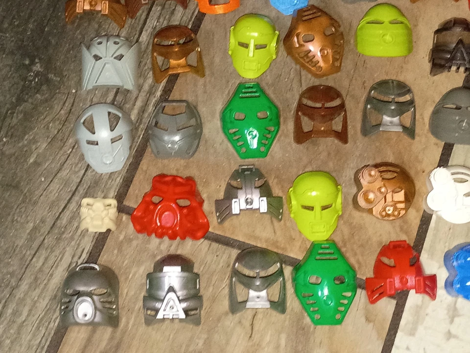 HUGE LOT OF 70+ LEGO BIONICLE TOA TURAGA NUVA MASKS Kanohi Collection? - Image 2 of 4