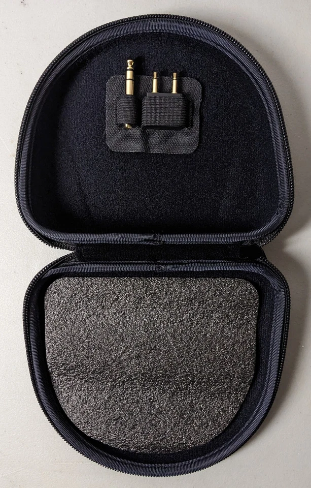 Funda protectora de viaje, adaptadores y manual para auriculares Klipsch Image ONE II Foto 2 de 4