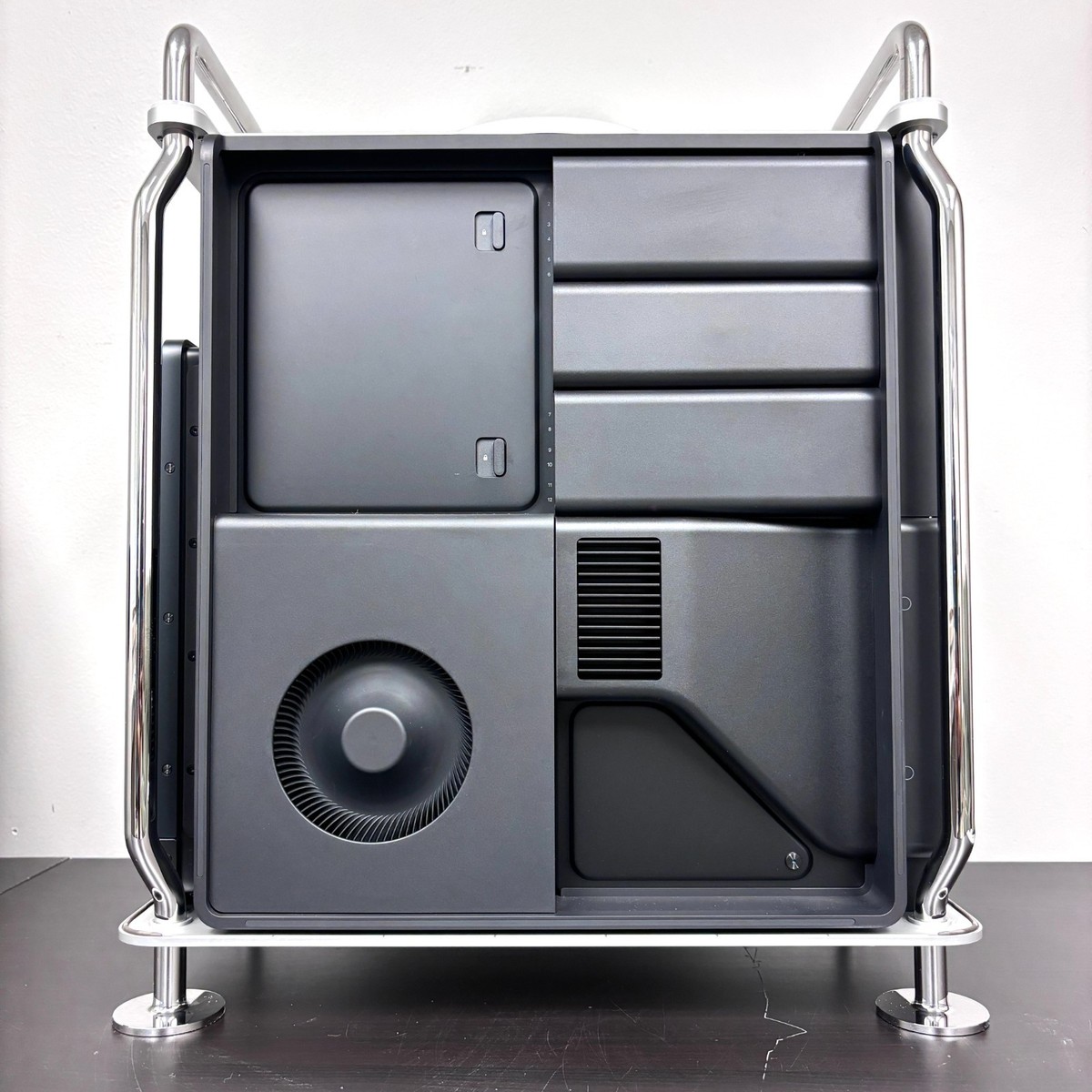 Apple Mac Pro 2019 W-3235/96GB Memory/Radeon Pro Vega II/1 Year