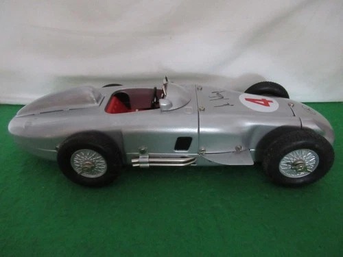 MARKLIN TINPLATE CLOCKWORK MERCEDES BENZ W 196 - SILVER No. 1102