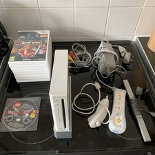 Nintendo Wii Konsole, Controller getestet + Kabel und 9 Adventure Spiele Konvolut. 