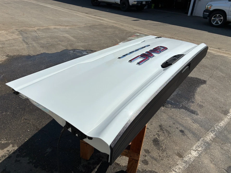 2020 2021 2022 2023 SIERRA 2500 3500 TAILGATE push button handle - Image 3 of 4