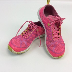 water resistant tennis shoes womens