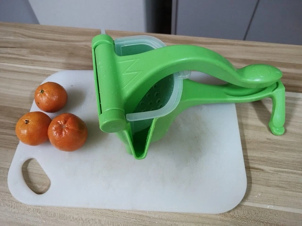 Effortless Freshness: Manual Juicer Squeezer Hand Press Heavy Duty - Image 4 of 4