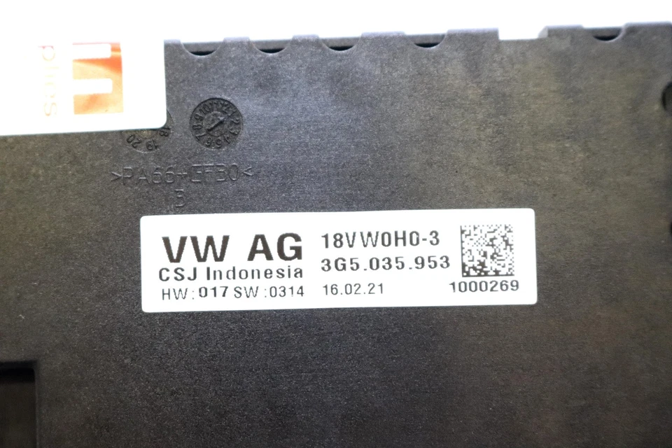 Skoda Superb III 3V iV Facelift Sdoppiatore USB con convertitore di tensione integrato - Immagine 3 di 3