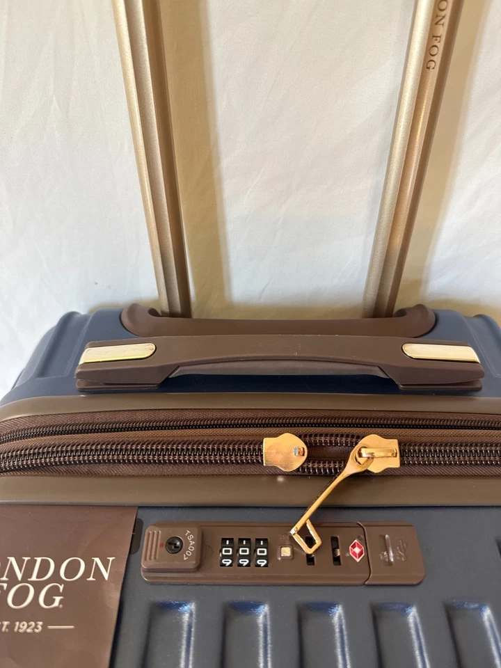 New LONDON FOG Brentwood III 20" Expandable Spinner Hard Luggage Carry On Blue - Image 4 of 4