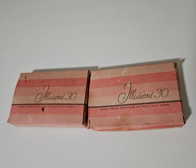 ILLUSIONS 30 STOCKINGS VINTAGE 9.5 CONTOUR STRETCH YARN X2
