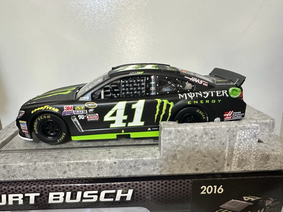 Kurt Busch #41 Monster Energy SS 2016 autografiado Lionel 1:24 diecast SHR Foto 2 de 4
