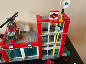 Lego City 60004 Fire Station - All Minifigs, Complete Set