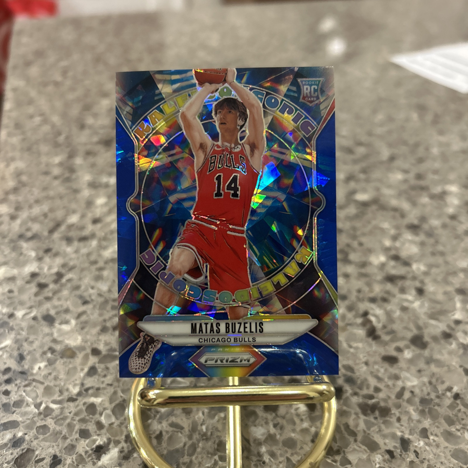 2024-25 Prizm Matas Buzelis RC Rookie Kaleidoscopic blue cracked ice /125 Bulls