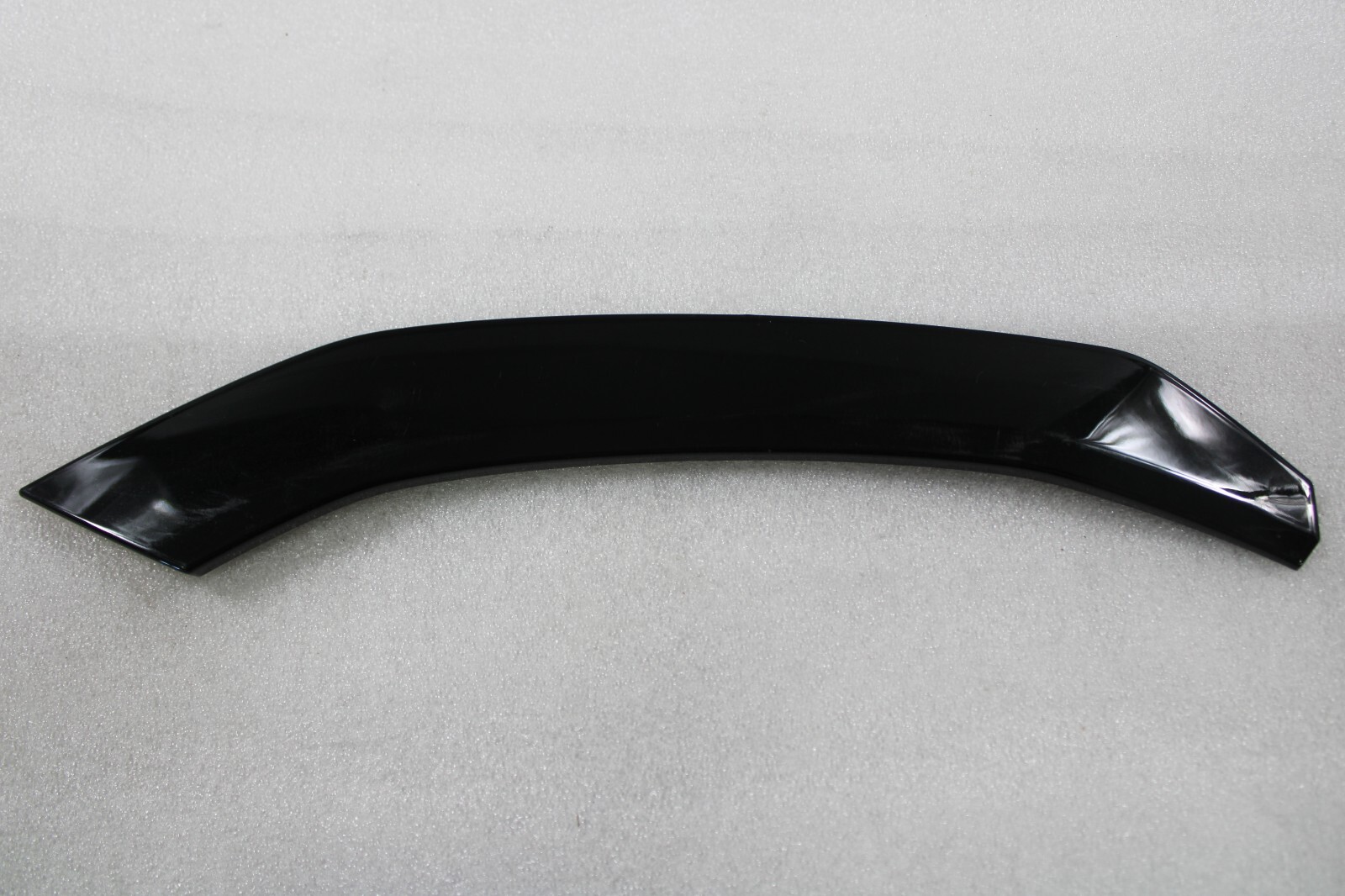 Lamborghini Urus, RH, Rear Wheel Arch Cover, Scratches, Used, P/N 4ML854820
