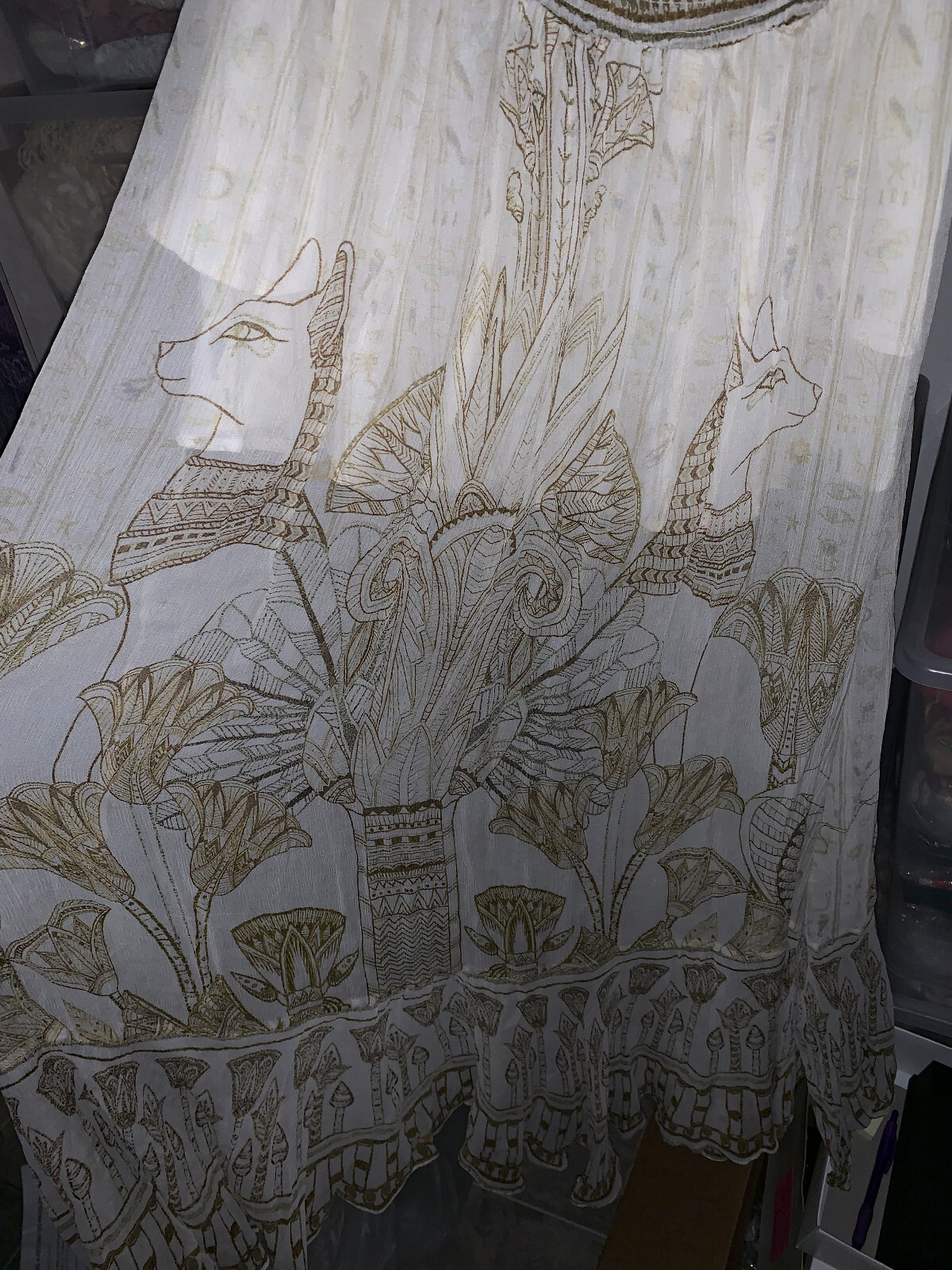 CAMILLA *THE QUEEN'S CHAMBER* WHITE GOLD SILK OFF SHO… Gem