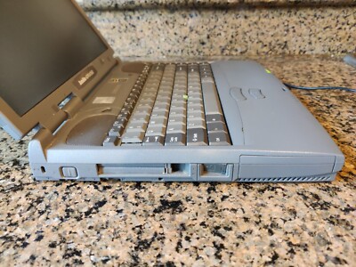 Nice Vintage Toshiba Satellite 4090XDVD Intel Celeron 400Mhz Retro