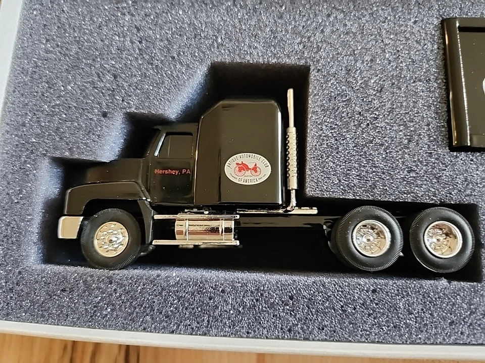 3 Penjoy Collectible Tractor Trailer Trucks Die Cast Vintage Lot. New In Box - Image 3 of 4