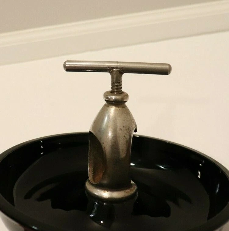 VINTAGE STEEL NUT CRACKER WITH AN ATTACHED BLACK GLASS BOWL - Image 4 of 4
