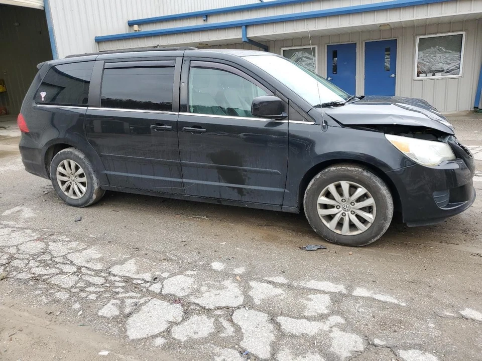 Used Air Cleaner Assembly fits: 2013 Volkswagen Routan 3.6 Grade A - Image 4 of 4