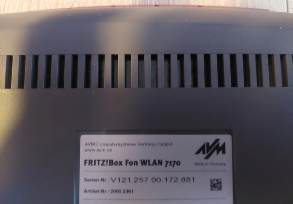 AVM FRITZ!Box Fon WLAN 7170 Rot, 2 Netzteile, 3 Adapter auf Analog - Bild 2 von 3