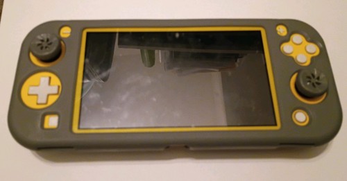 Nintendo Switch Lite Yellow Console (Blue Screen)