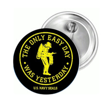 The only easy day was yesterday Navy S Anstecknadel Button Anstecker Pin Brosche