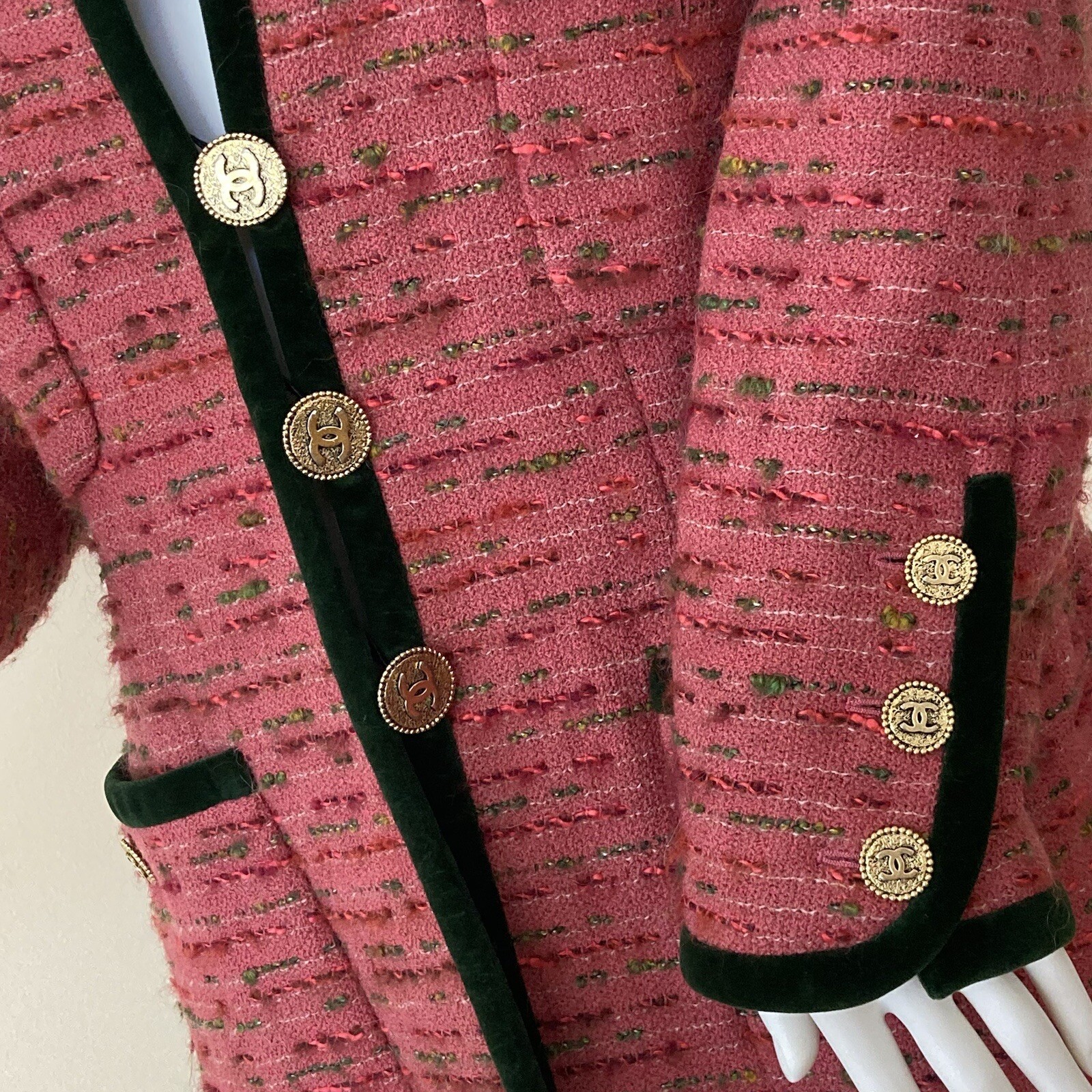 RaRe Vtg CHANEL BOUTIQUE BARBIE Pink FANTASY Boucle Jacket Green Velvet piping image 8