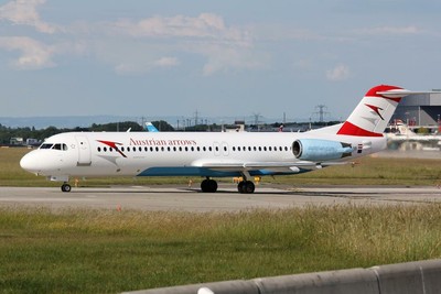 Austrian Arrows Fokker 100 OE-LVI colour photograph