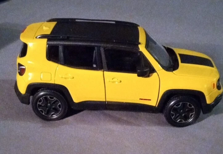 Welly Jeep Renegade Trailhawk Black & Yellow 1:24 Diecast Model Car SUV - Image 2 of 4