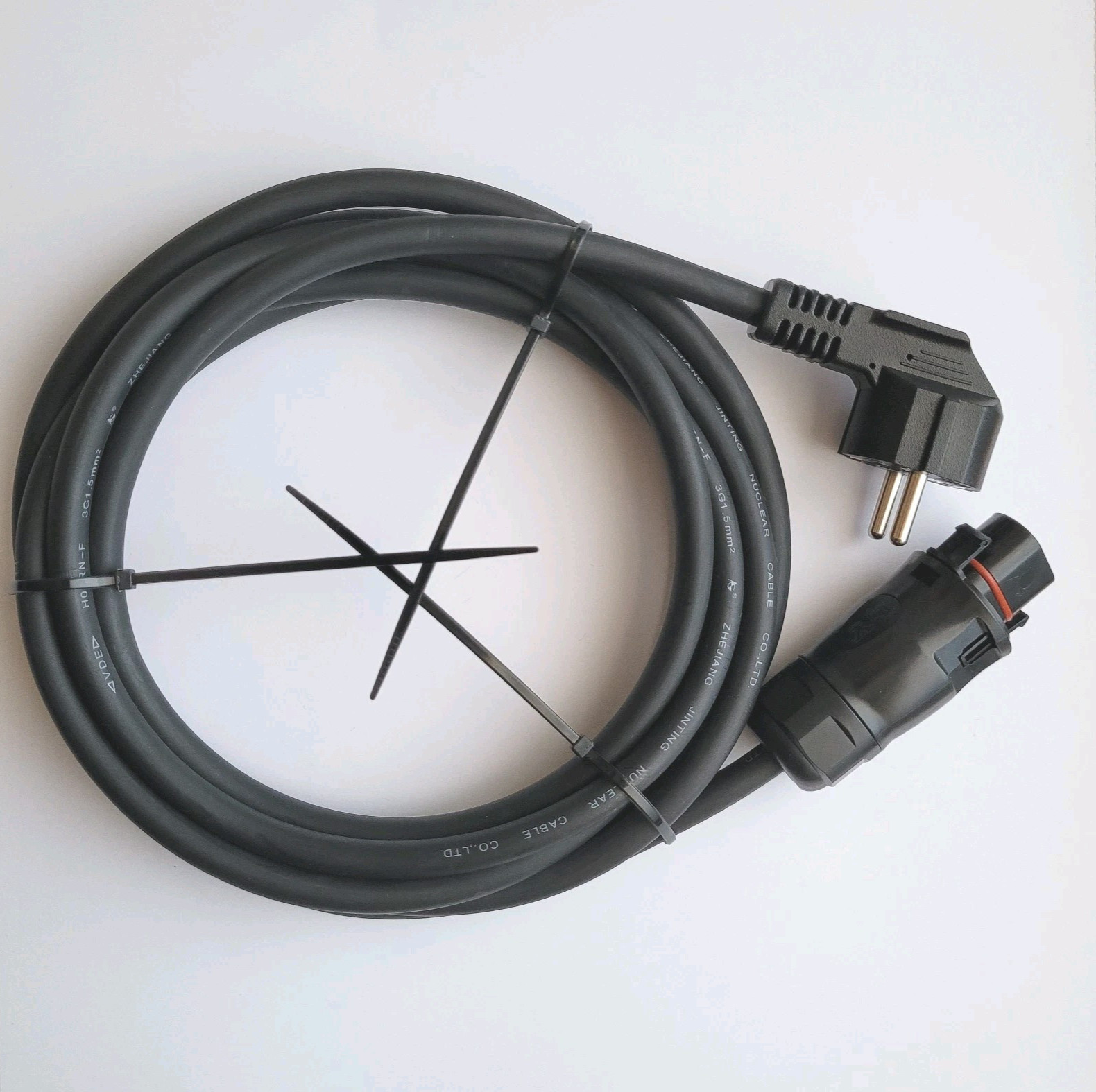 LY01 zu Schuko Kabel 1m, 2m, 3m, 5m, 10m Winkelstecker Deye SUN-M60, M80, M100