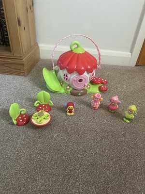 ELC Happyland Blumenfeenhaus mit Rutsche Feen, Raupe, Tisch & Stühle