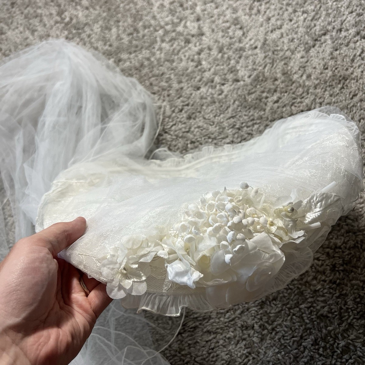 True Vintage woman 1980s 70s Wedding Bridal Hat Fingertip 