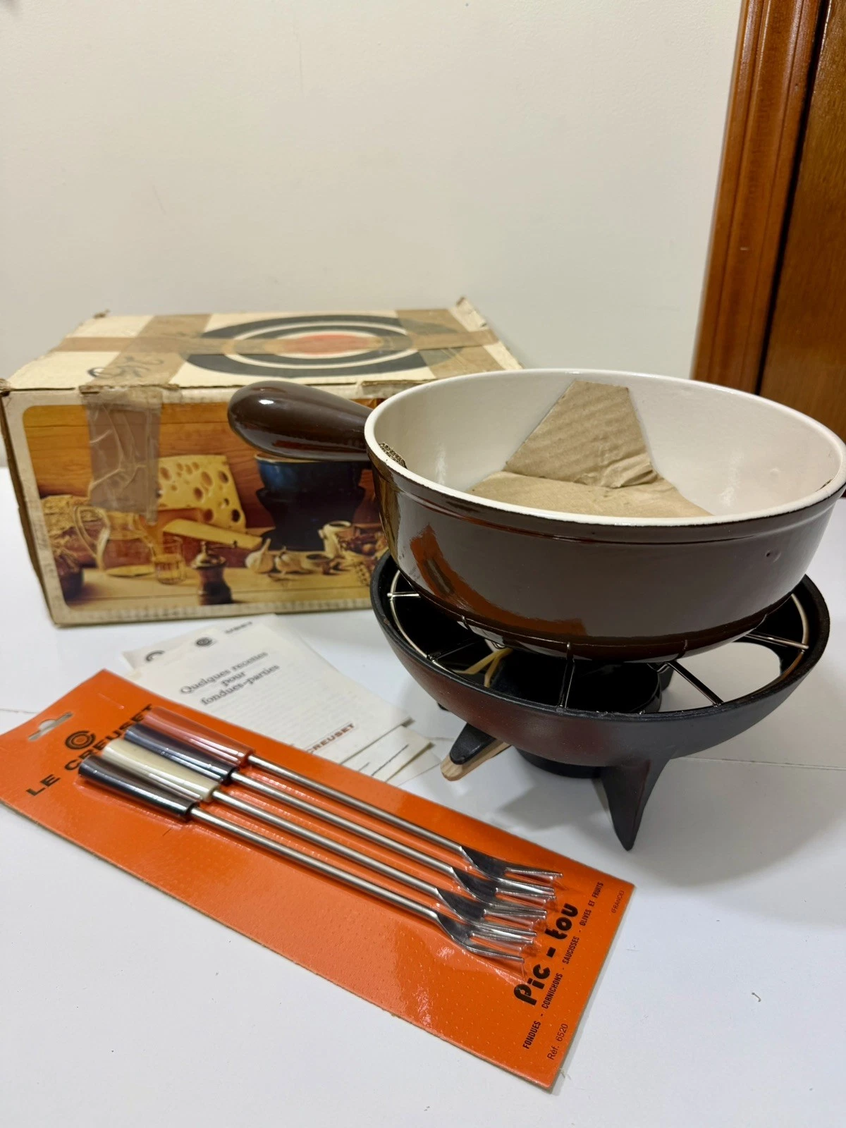 Le Creuset Vintage Brown Enameled Cast Iron Fondue Set With Forks & Box
Opens in a new window or tab