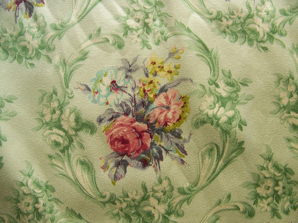 ANCIEN COUPON DE TISSU SOYEUX FLEUR MEDAILLON FLORAL 125 cmx 175 cm ...
