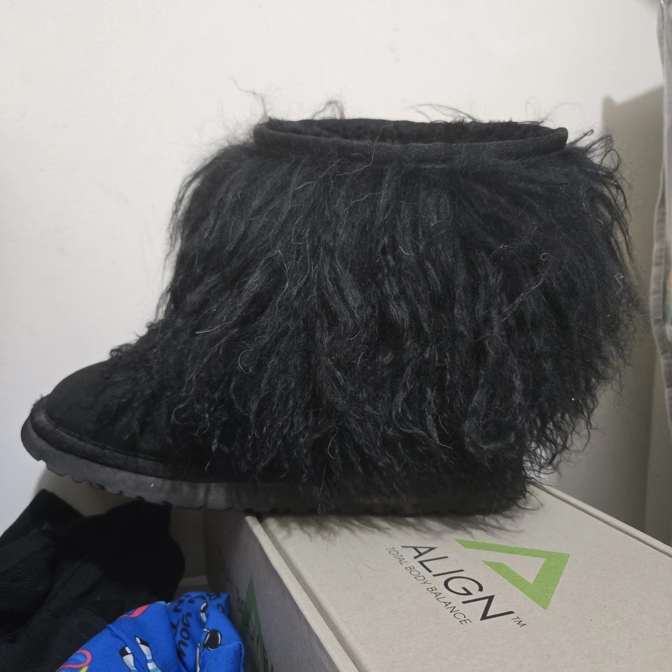 UGG Mongolian Sheepskin Cuff Short Boots 9 SKI APRES FURRY GORGEOUS RARE FUR FUN - Image 2 of 4